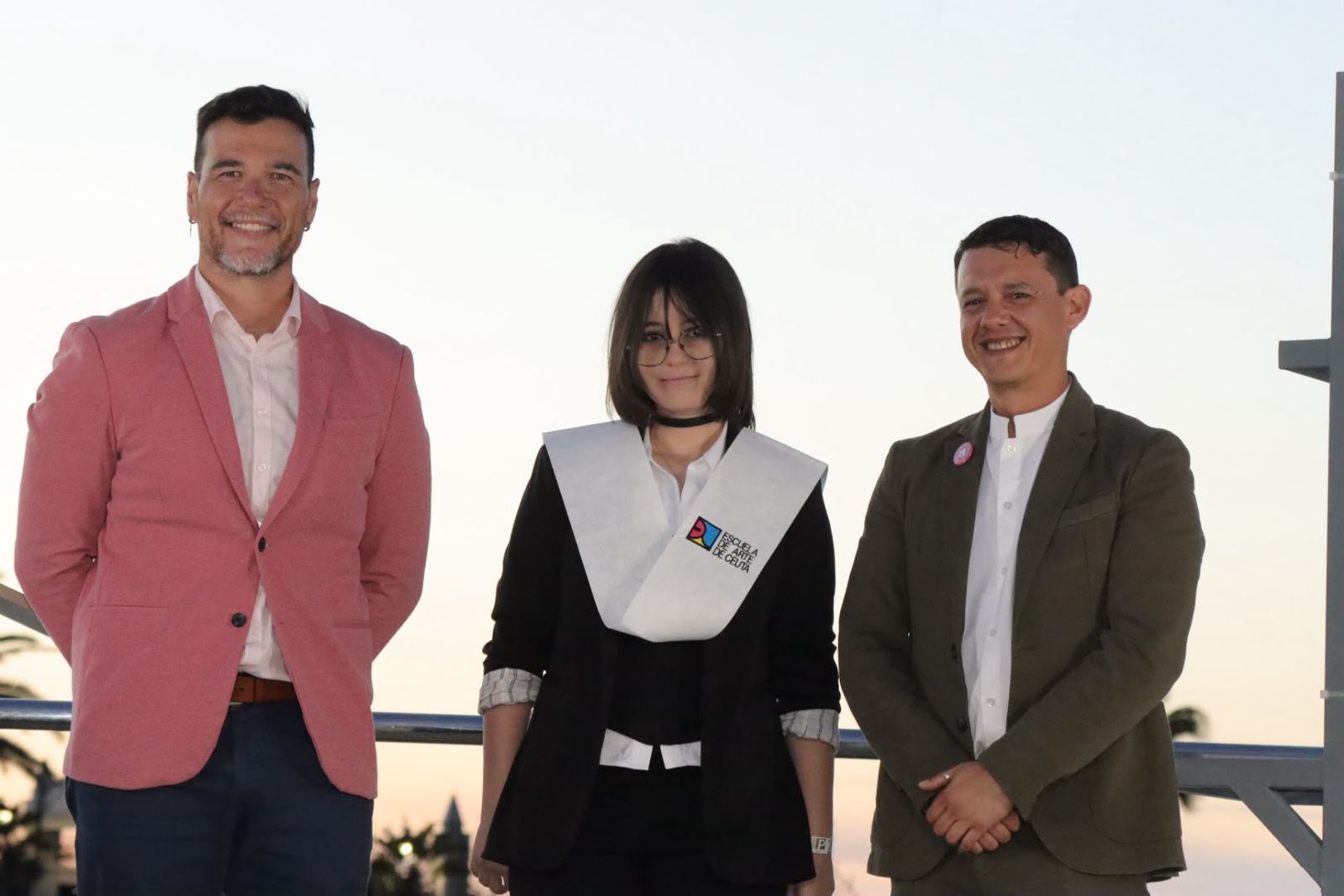 Los grupos de Bachillerato y de Gráfica Interactiva de la Escuela de Arte, graduados