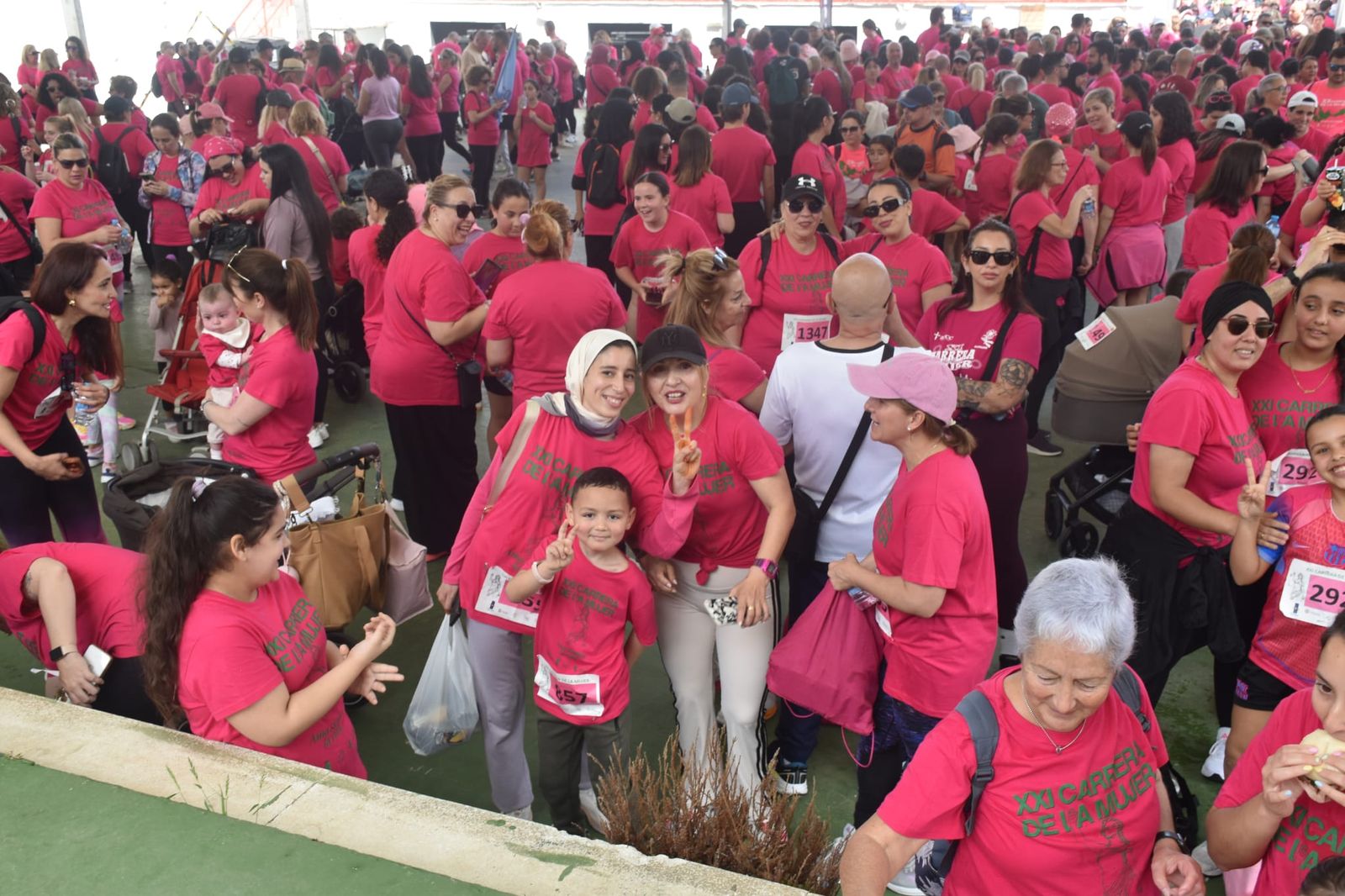 Ceuta se viste de rosa para abrazarse a la vida