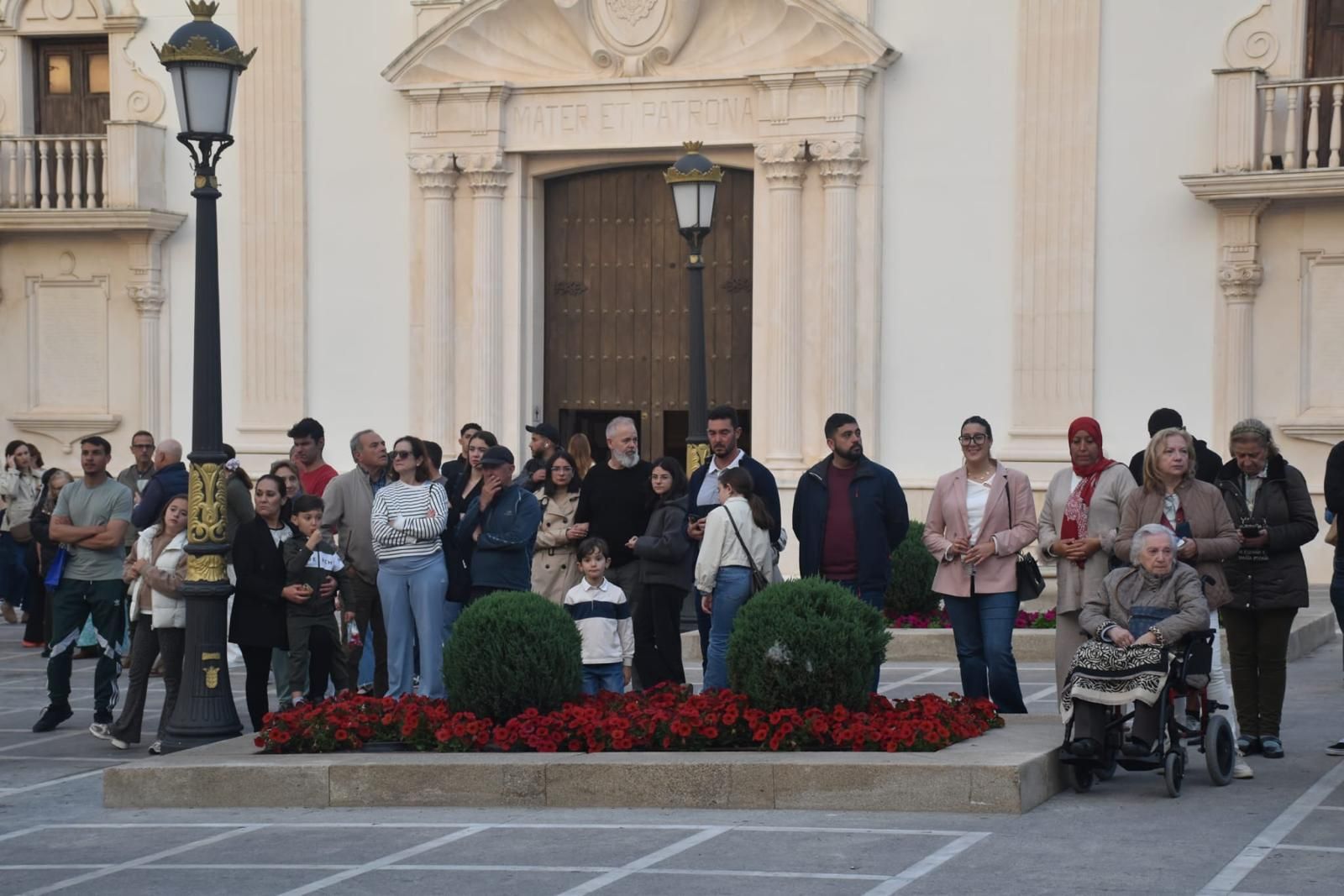El Ramix 30 protagoniza un solemne arriado de bandera en ‘Foso Almina’