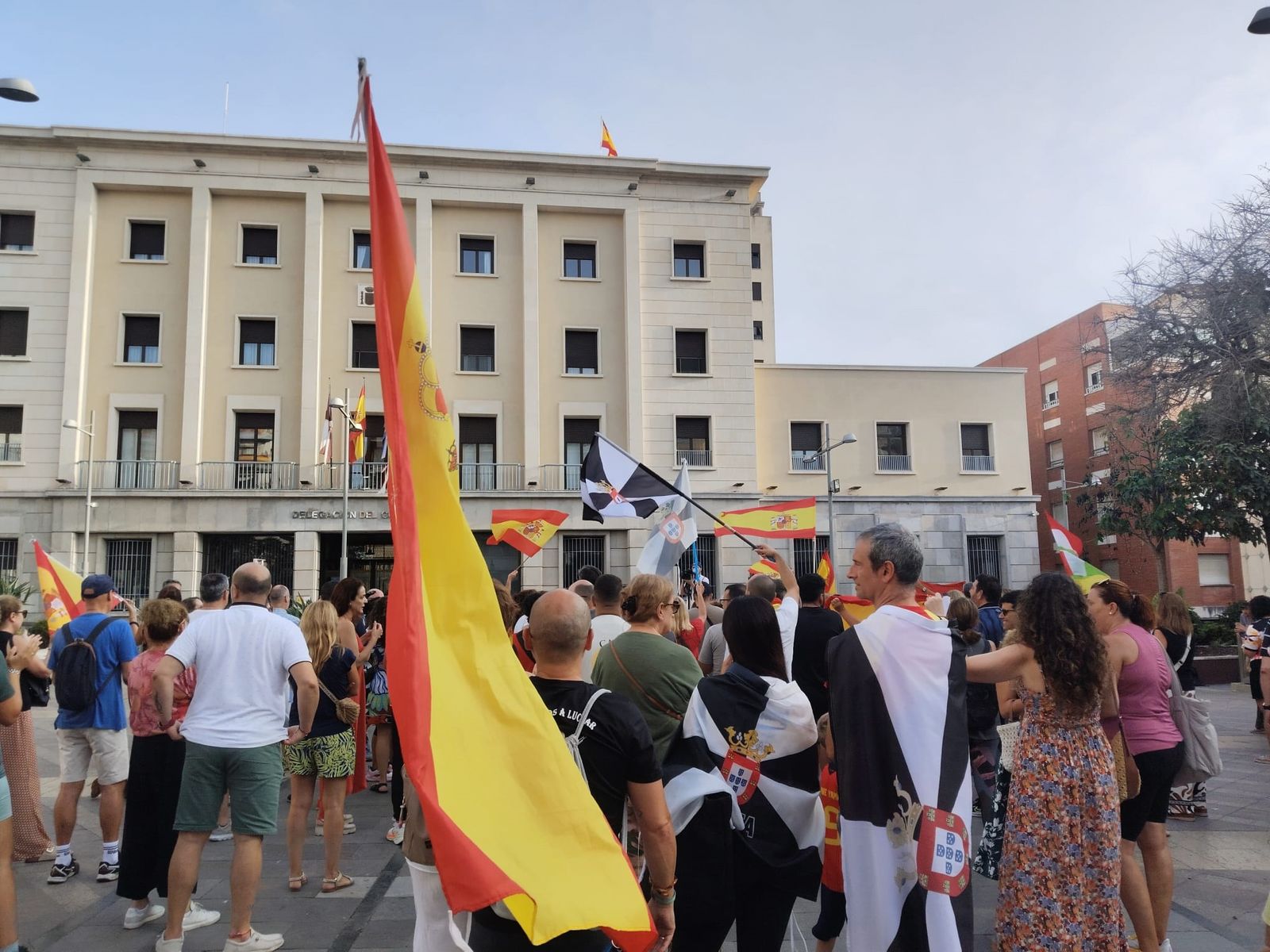 Un momento de la concentración celebrada esta tarde en la Plaza de los Reyes