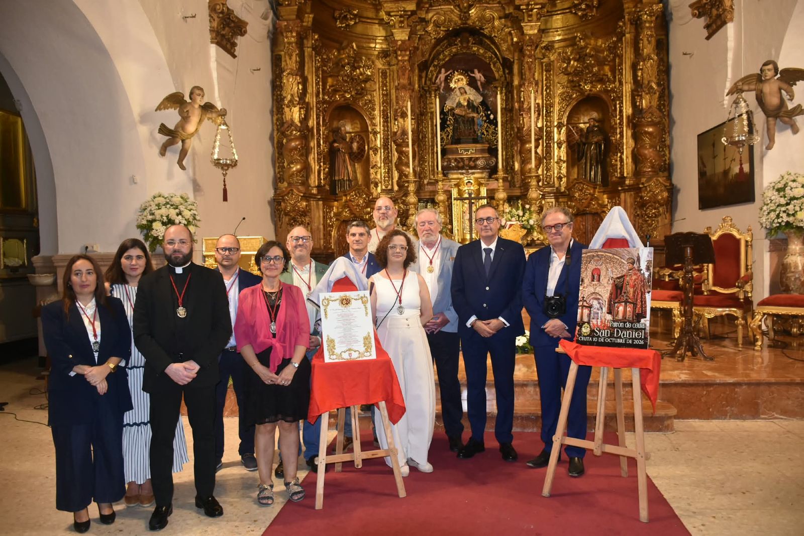 La presentación del cartel y el encendido del alumbrado dan paso a los cultos en honor a San Daniel