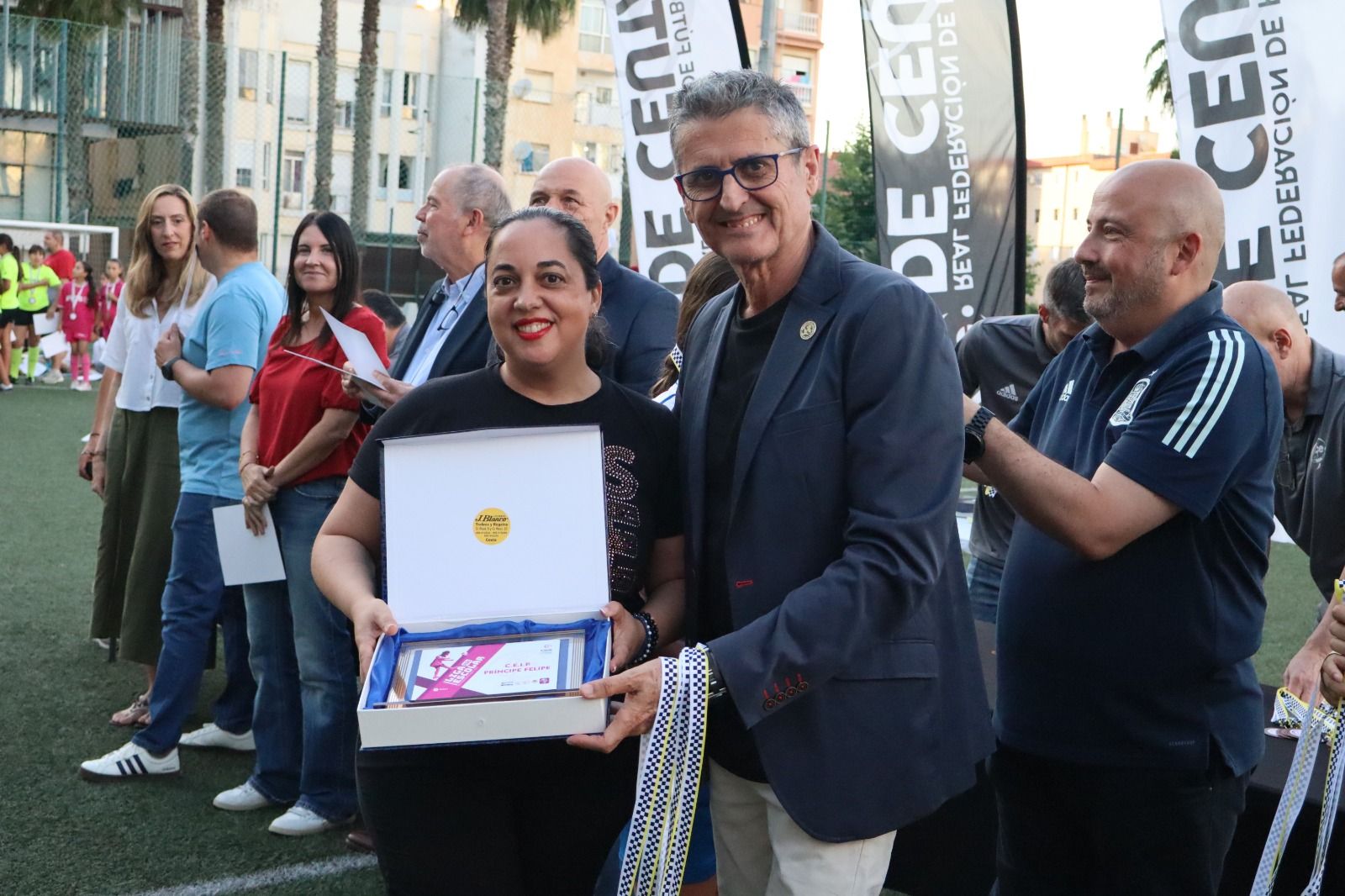 Entrega de trofeos de la Liga Escolar Femenina