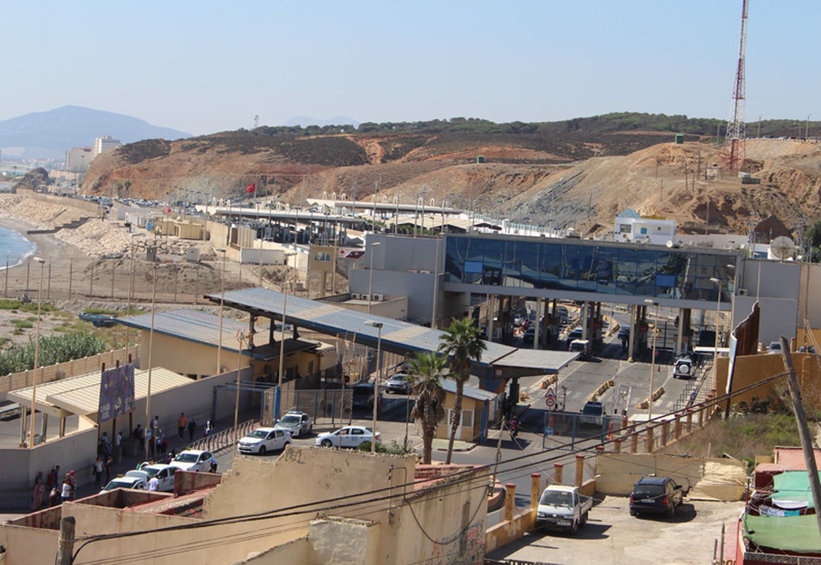 La frontera de Ceuta con Marruecos. / FOTO EL PUEBLO La frontera de Ceuta con Marruecos. / FOTO EL PUEBLO
