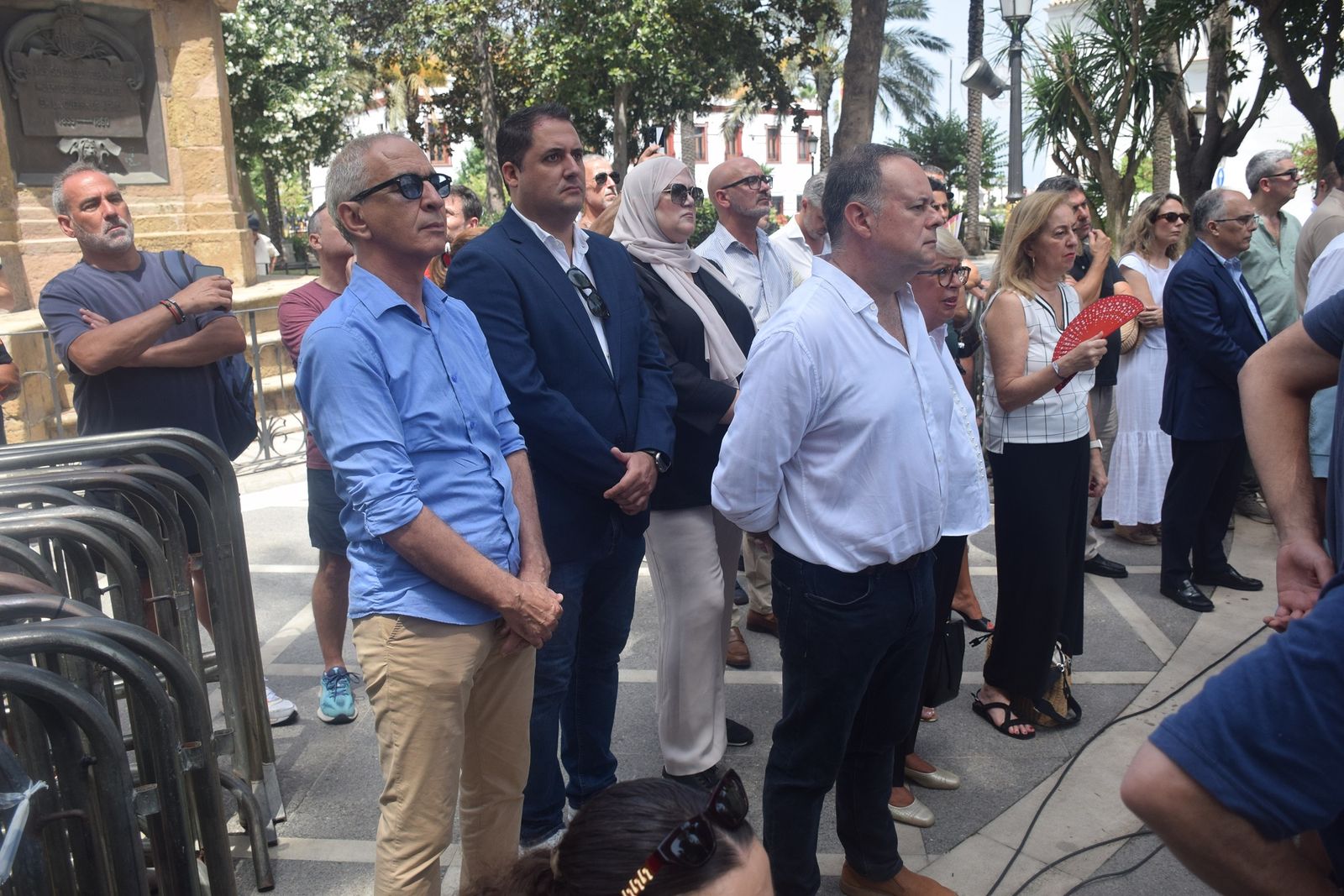 Miembros del PP a nivel nacional y local durante la comparecencia de Feijóo en Ceuta