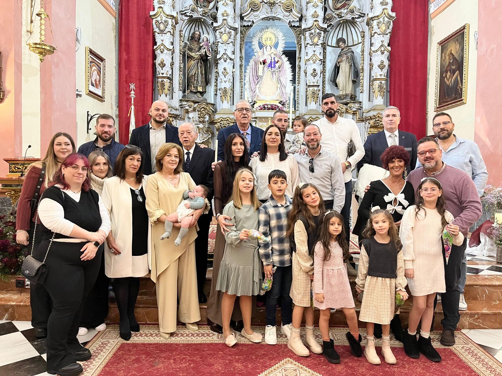 Mañana de bautizos en la parroquia de Nuestra Señora de Los Remedios