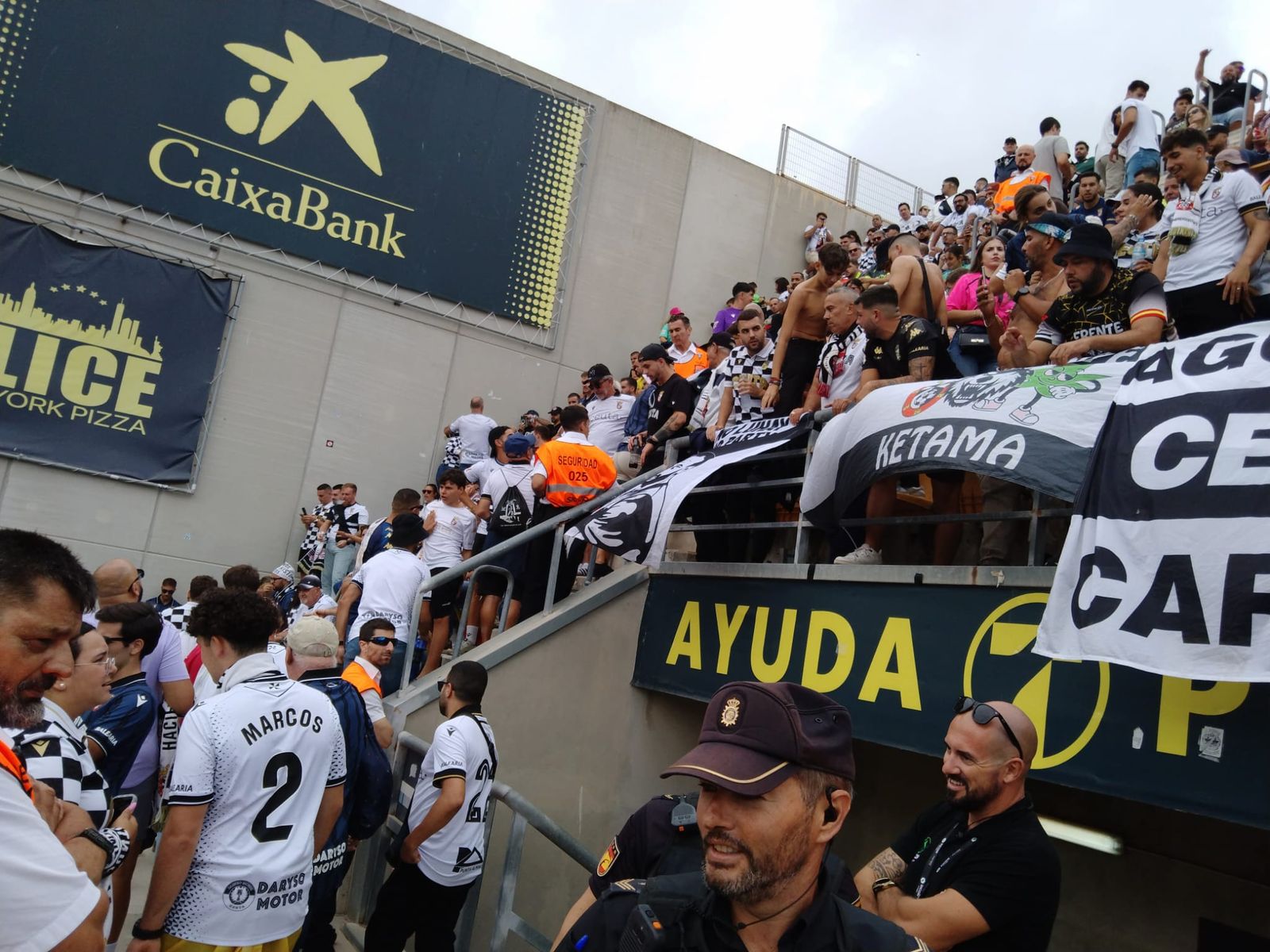 La afición ceutí fue el 'jugador número 12' en el 'Nuevo Mirandilla' este domingo