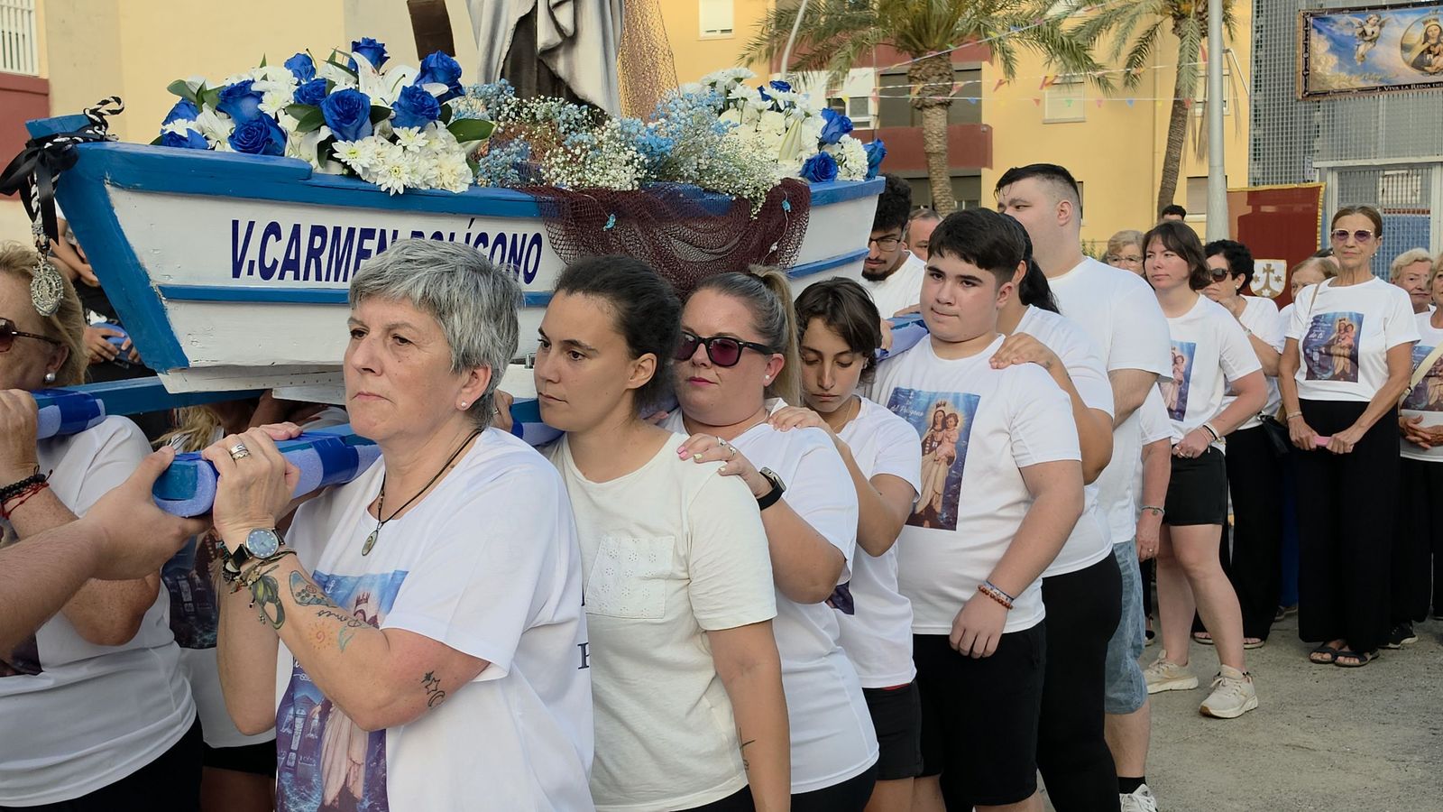 Emoción y tradición en la procesión de la Virgen del Carmen del Polígono