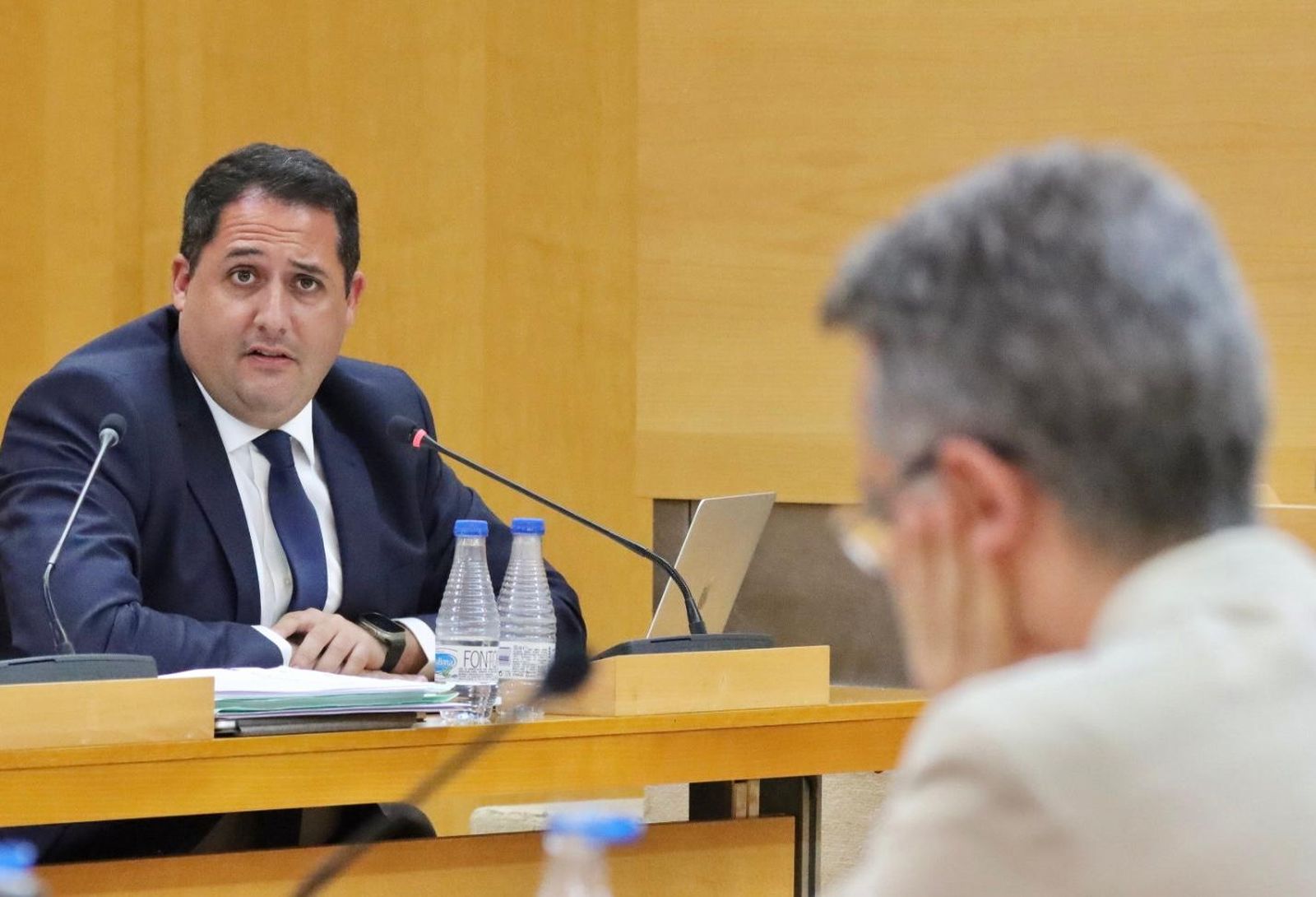 Alejandro Ramírez frente a Sebastián Guerrero este lunes en el Pleno.
