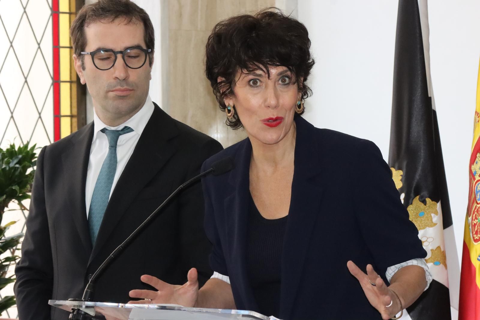 La ministra Elma Saiz indicó que de los 12.705 que ya se han marchado, “12.142 han sido voluntarios y 536 corresponden a expulsiones”, aunque con esas cifras serían 12.678 los que han regresado a Marruecos, y no la cifra ofrecida de 12.705