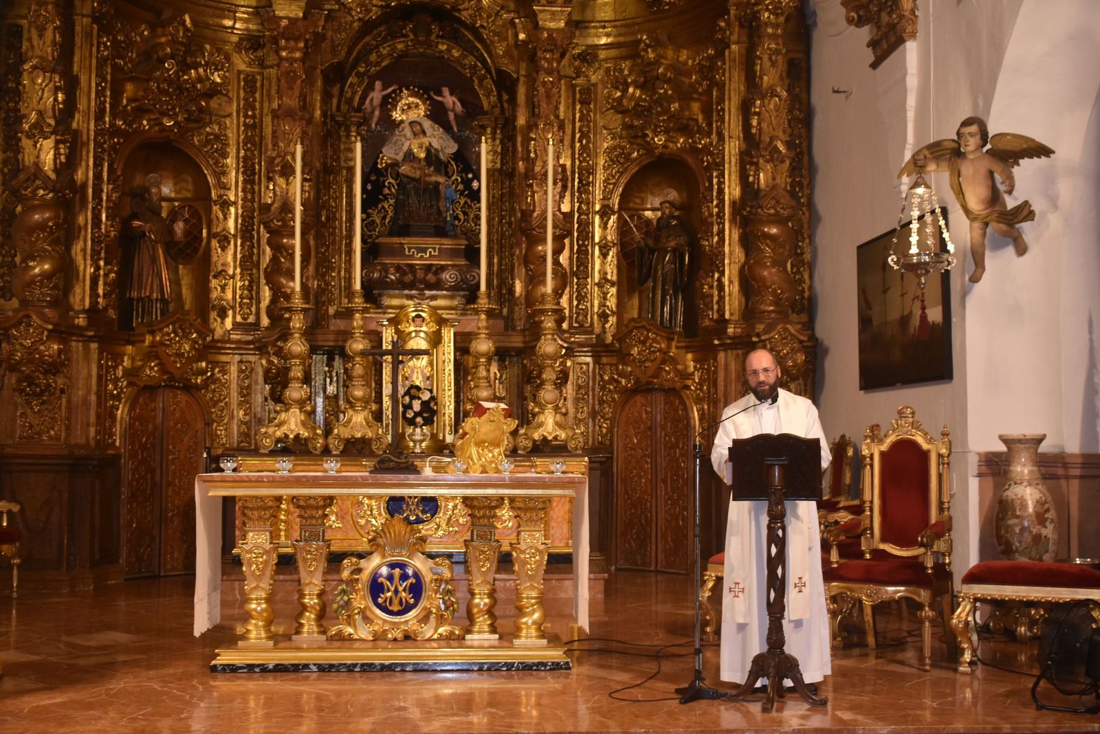 Ofrenda a la patrona y plegaria en Sidi Embarek
