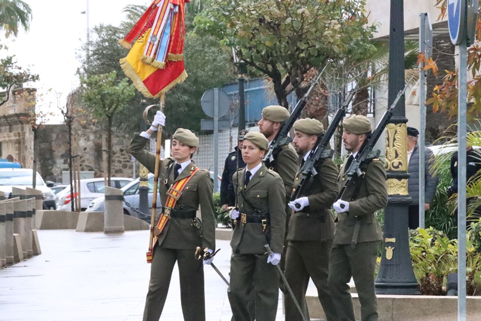 Militares durante la parada de este lunes. / FOTO REDUAN
