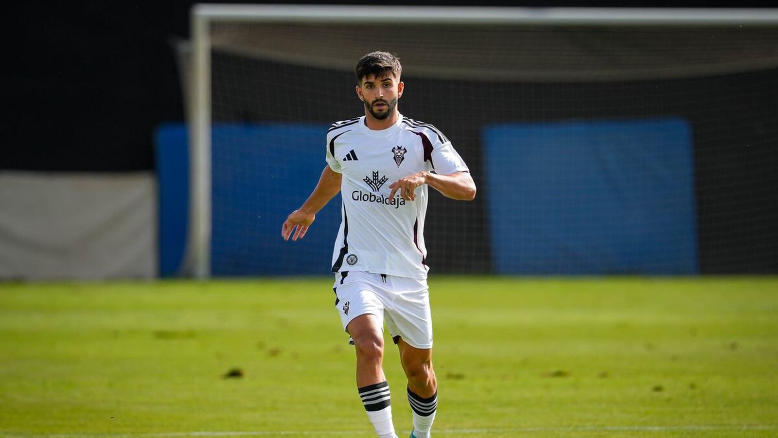 Álex Melendez, con la camiseta del Albacete