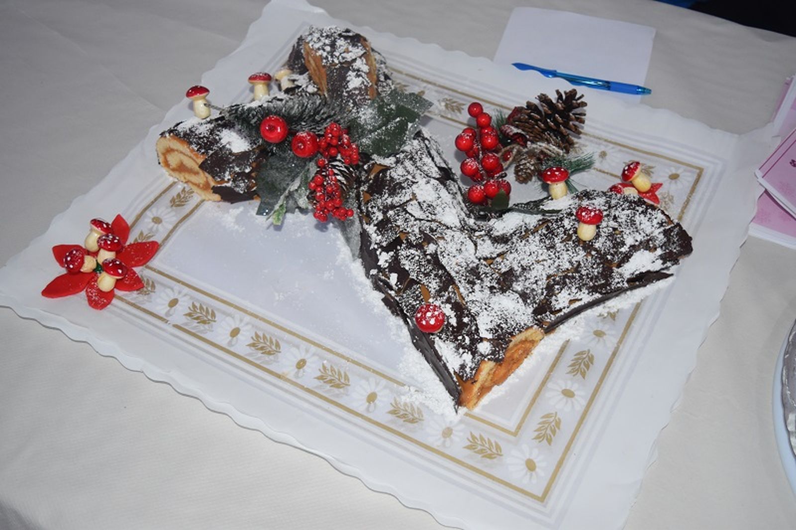 `Tronco Navideño´, de Toñi García, resultó el postre ganador del primer concurso organizado por el Consejo de Hermandades y Cofradías de Ceuta / FOTO NICOL´S