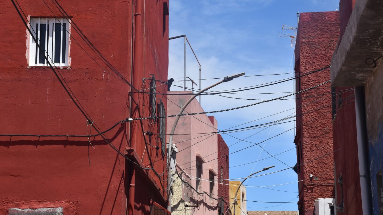 Cableado al aire libre en Poblado Regulares