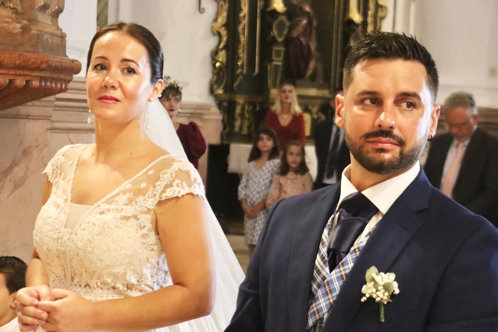 FOTOGALERÍA | Marta y Laslo se dan el 'sí quiero' ante la Patrona de Ceuta