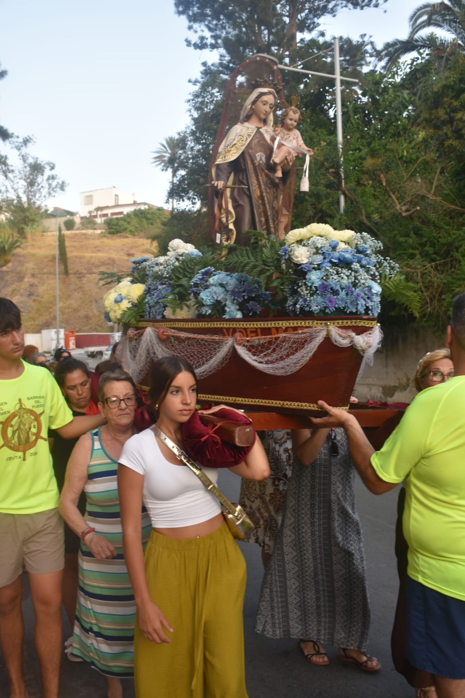 La Virgen del Carmen del Puerto encandila la barriada de Villajovita