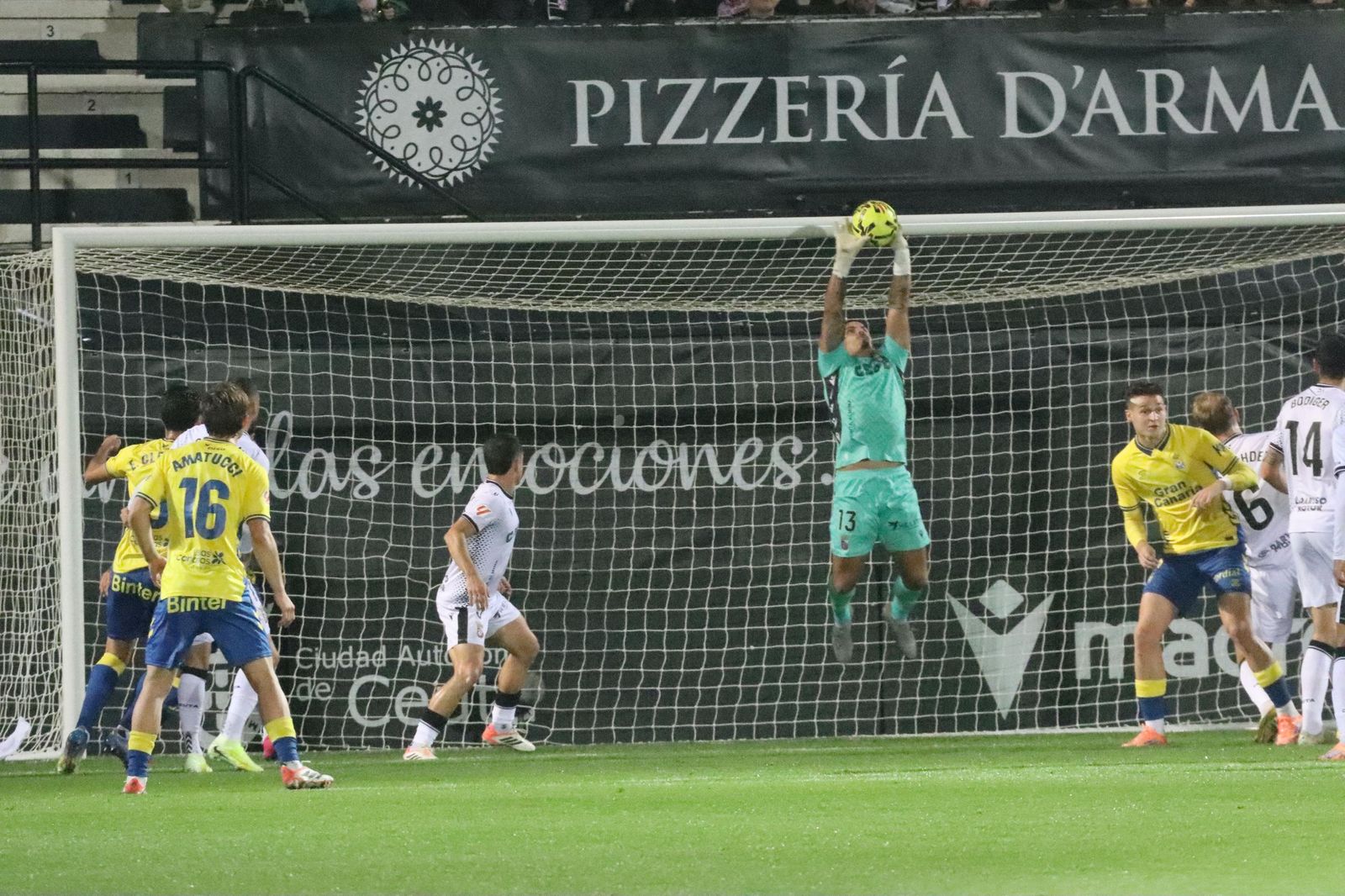 El primer tiempo entre AD Ceuta y Las Palmas se vive con 0-0 en el Alfonso Murube