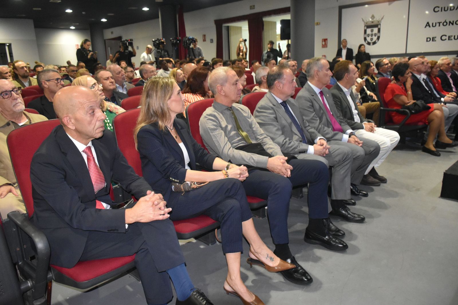 Luhay Hamido recibe la Medalla de Oro de la Cámara por su compromiso con el deporte ceutí