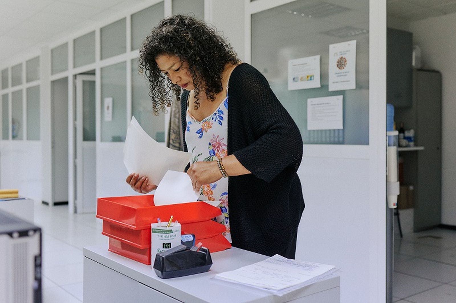 Alba Luz Callejas, beneficiaria del programa Incorpora, se formó como operaria de logística./ FOTO CEDIDA Alba Luz Callejas, beneficiaria del programa Incorpora, se formó como operaria de logística./ FOTO CEDIDA