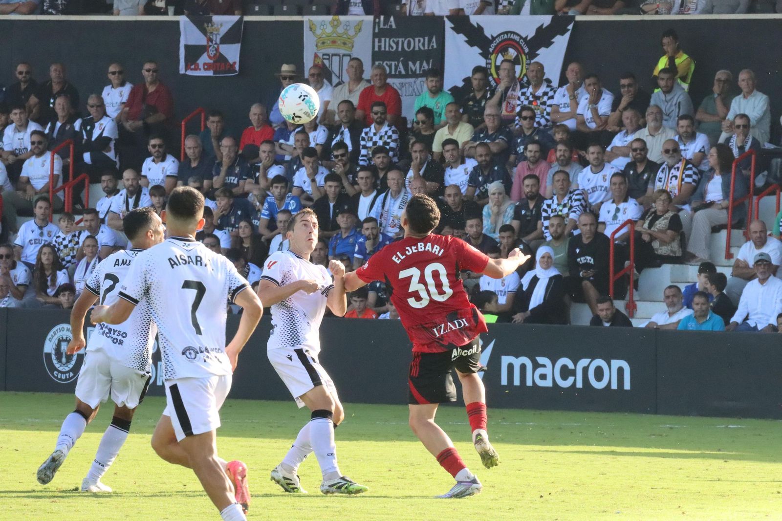 El Ceuta pone la directa ante el Mirandés: resumen en fotos