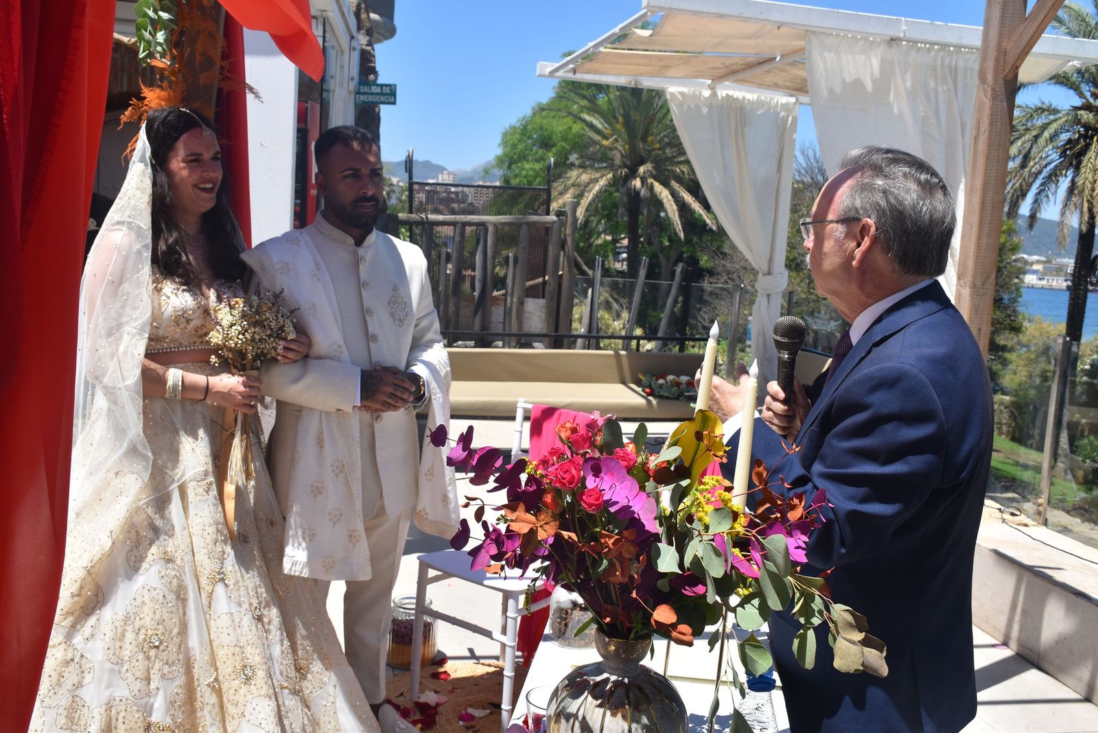 Direk y Rocío sellan su amor bajo el cielo de Ceuta