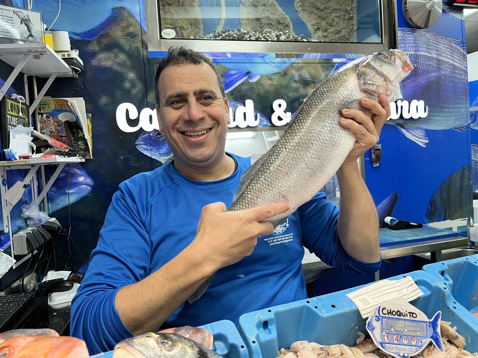 Imágenes de la pescadería de Younes en el Mercado Central.