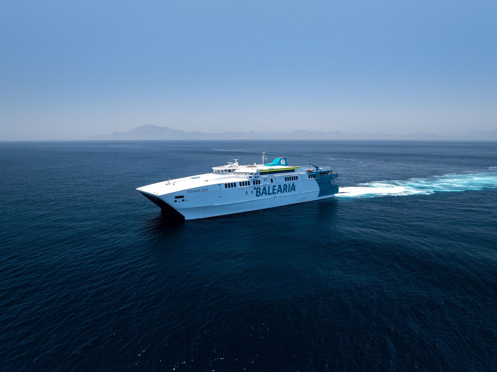 Barco de Balearia Avemar Dos