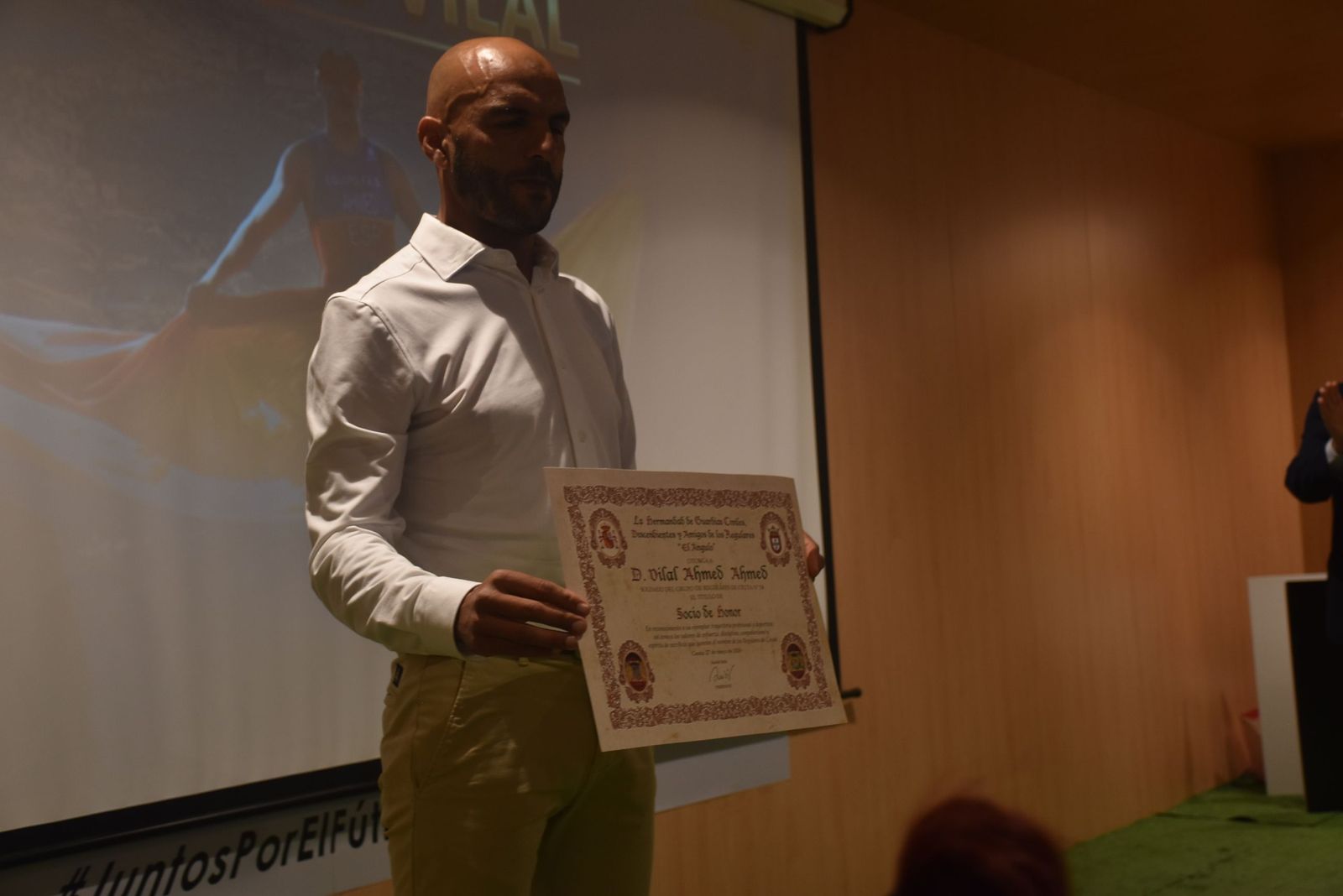 Emotivo homenaje a un emblema de Regulares: Vilal Ahmed