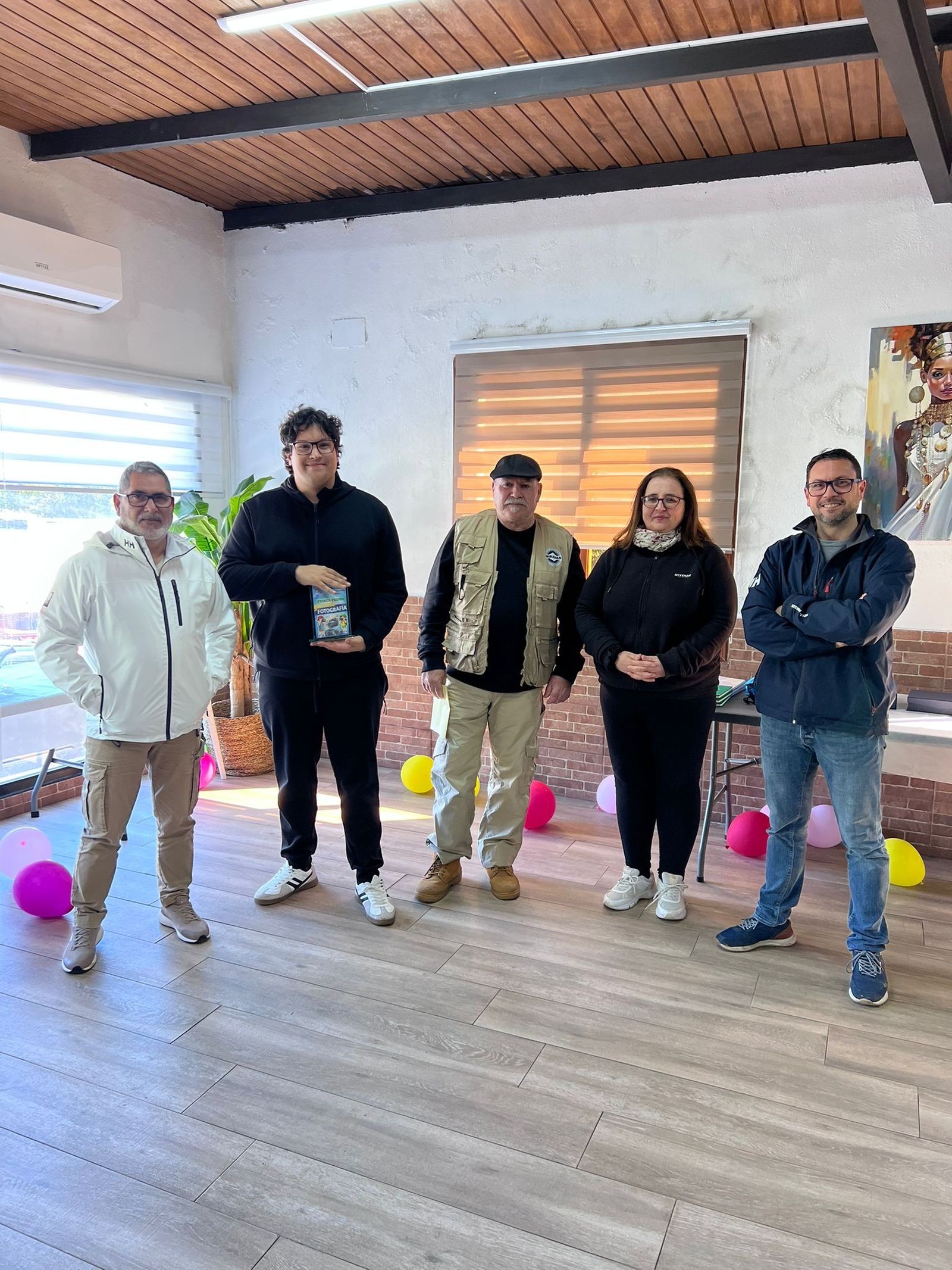 Entrega de premios del concurso de fotografía celebrado en el III Encuentro Local de Corresponsales Juveniles