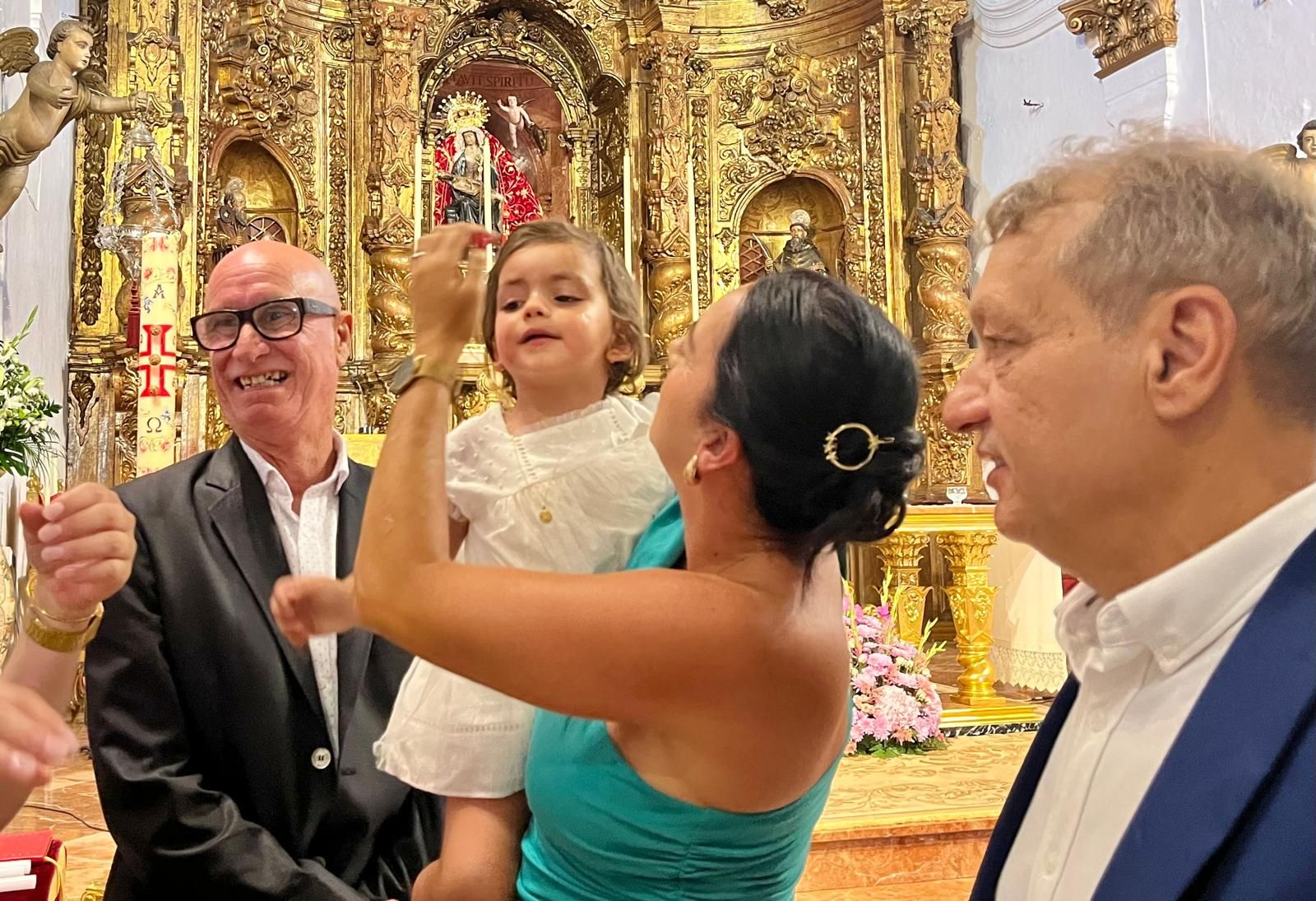 Gabriela, Manuel y Jimena reciben el Sacramento del Bautismo en el Santuario