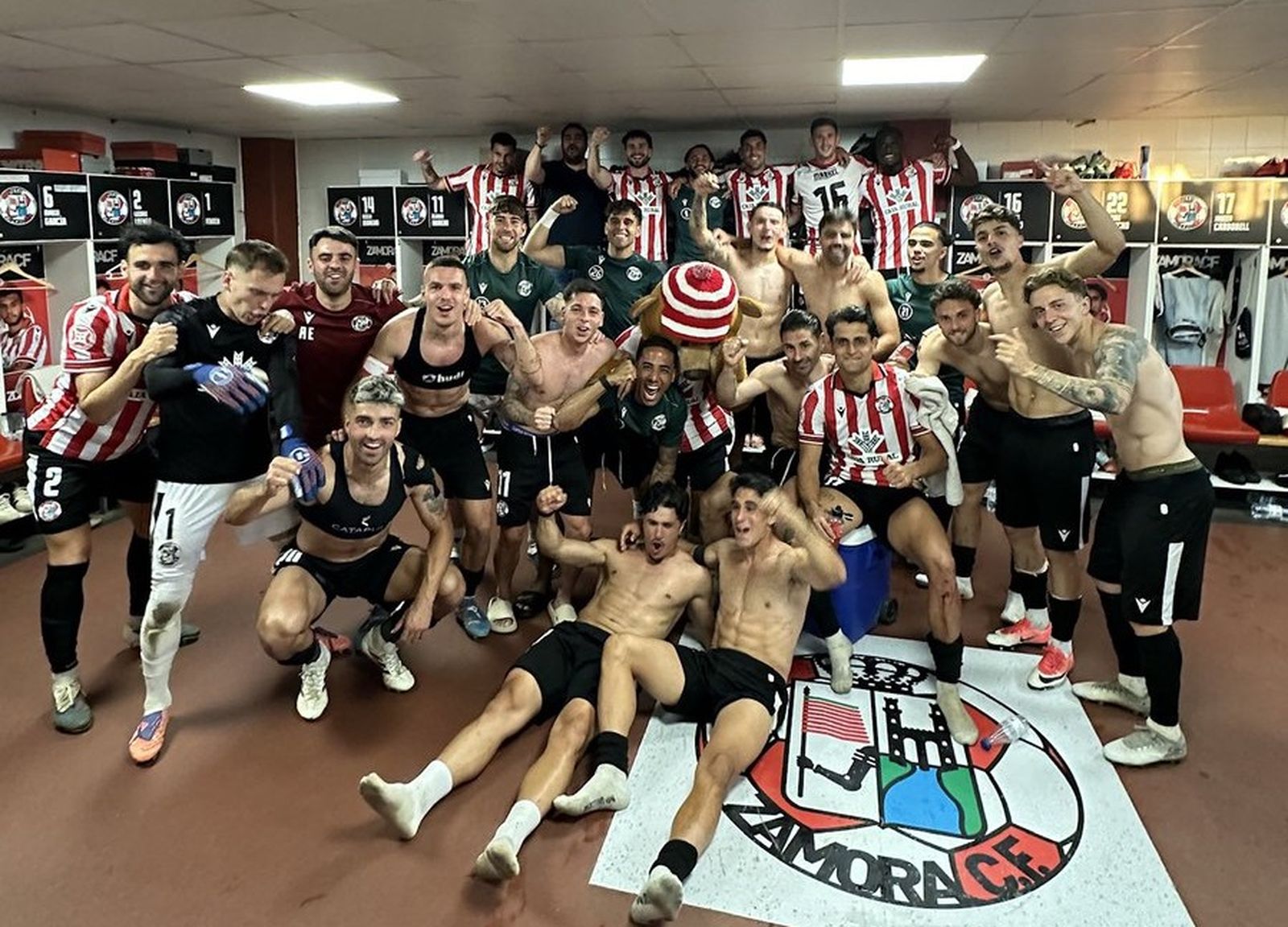 El Zamora celebra su pase a la final por el ascenso