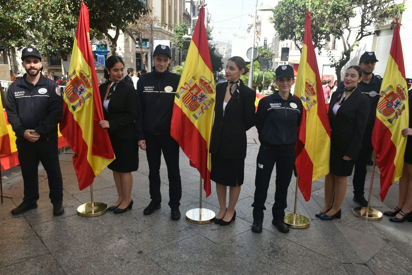 Multitud de ceutíes juran bandera de manera simbólica para mostrar su pertenencia a España