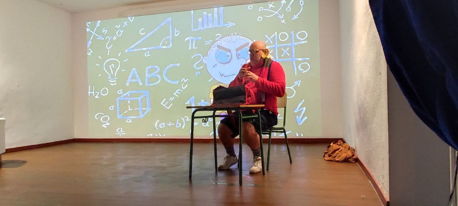 El CEIP Rey Juan Carlos I disfruta con una obra de teatro contra el Bullying en el Día de la Paz