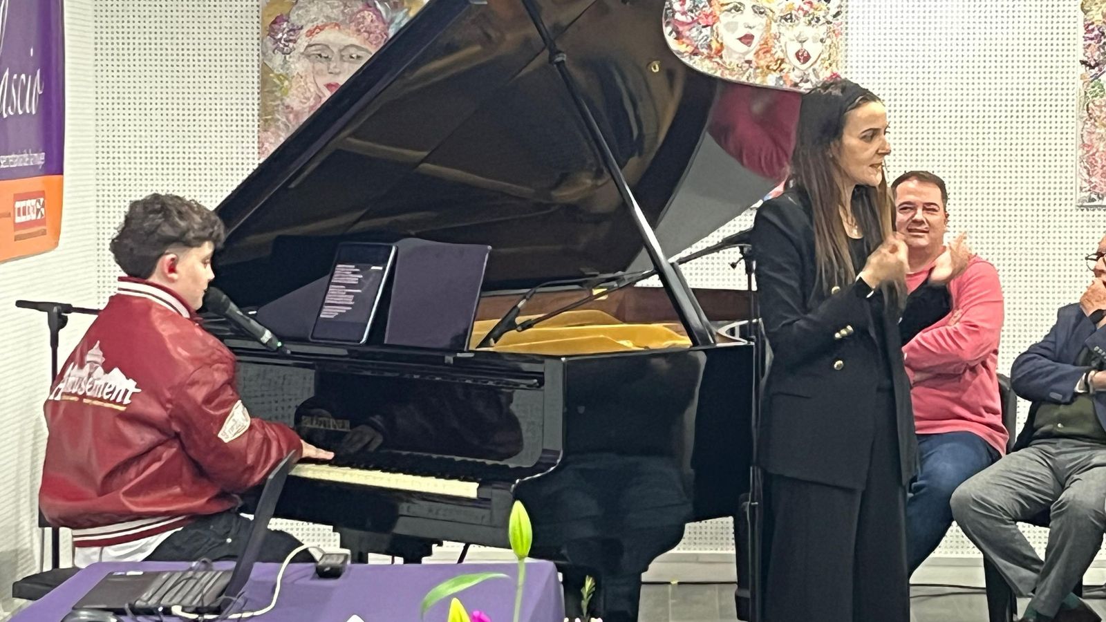 El joven Miguel Ramírez amenizó el acto