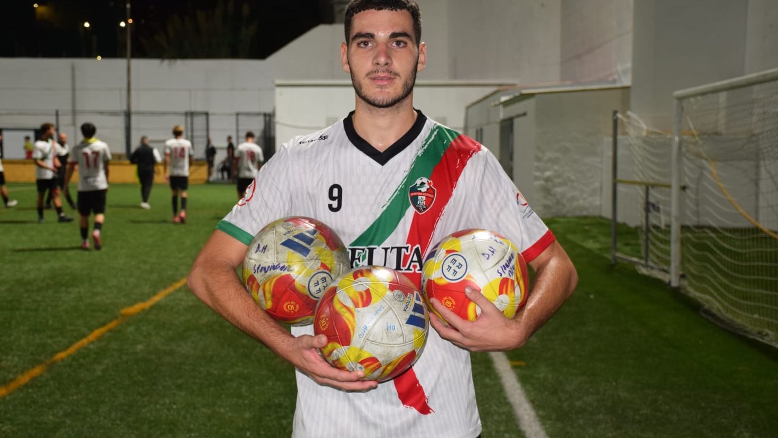 Yeyo marcó tres goles