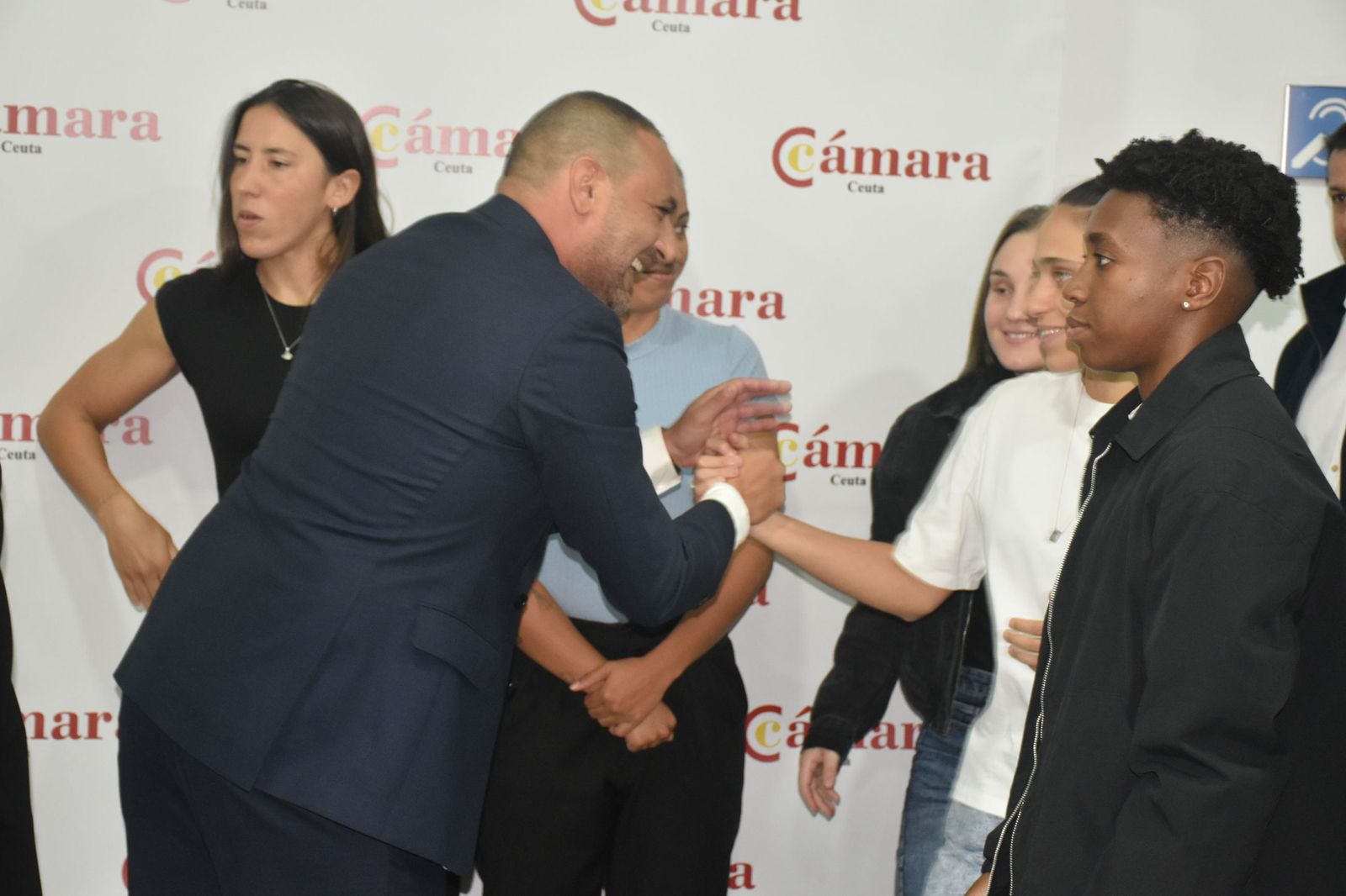 Luhay Hamido recibe la Medalla de Oro de la Cámara por su compromiso con el deporte ceutí