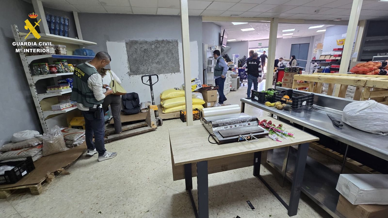 La Guardia Civil y la Policía Local realizaron siete inspecciones que acabaron con 21 denuncias administrativas y el cierre cautelar de dos establecimientos