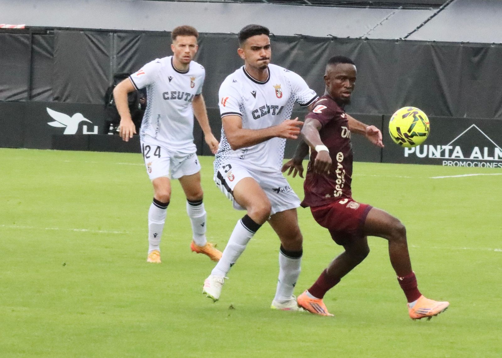 FOTOGALERÍA | El intenso encuentro entre la AD Ceuta y el Leganés en el Alfonso Murube