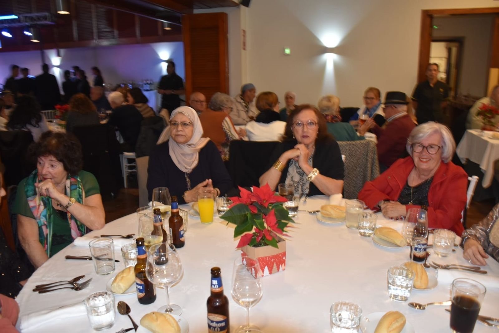 La Navidad abraza a los mayores en ‘La Muralla’ con una cena llena de música y diversión
