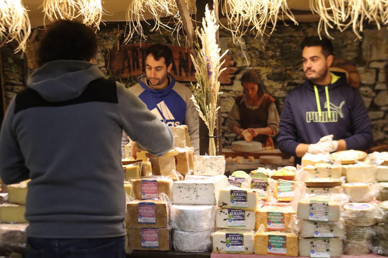 FOTOGALERÍA | Polvoroná infantil y mercadillo en la plaza Nelson Mandela