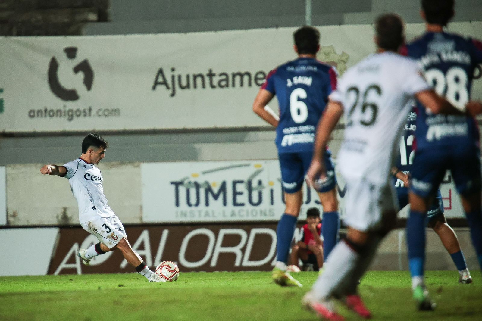 Victoria poco convicente del Ceuta ante el Poblense (1-2) para avanzar en Copa