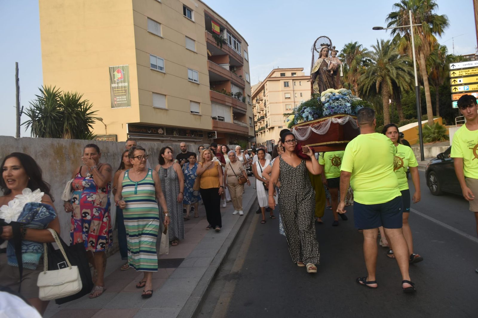 La Virgen del Carmen del Puerto encandila la barriada de Villajovita