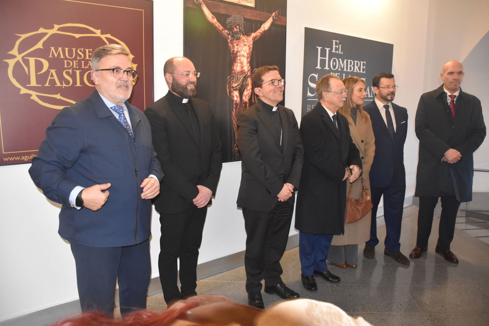 Los organizadores y las autoridades, durante el acto de inauguración de la muestra
