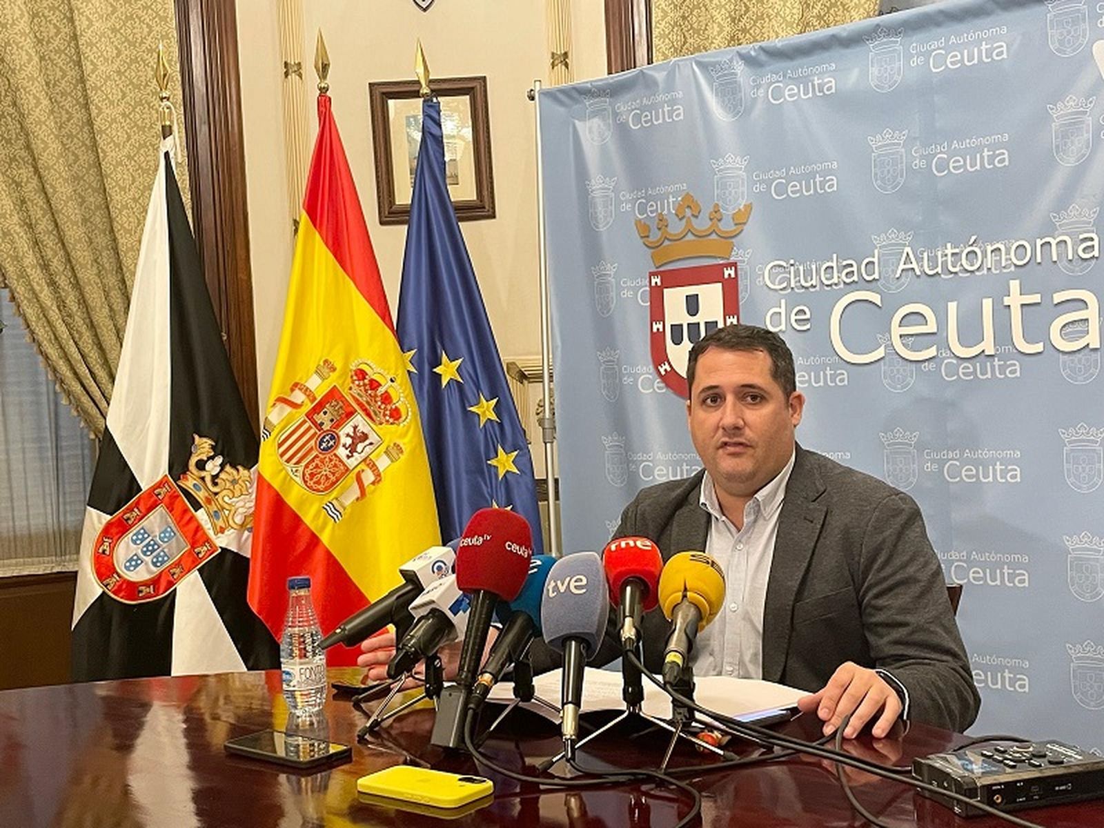 El portavoz del Gobierno, Alejandro Ramírez, durante su comparecencia este martes. / FOTO REDUAN