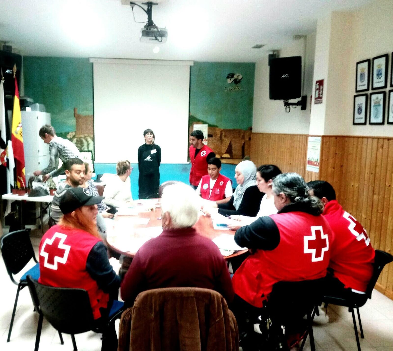La Asociación Huertos Urbanos en una reunión de trabajo con Cruz Roja