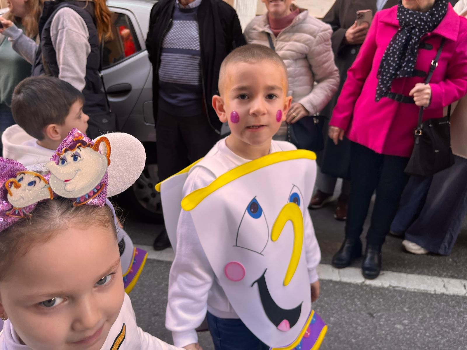 El 'Beatriz de Silva' protagoniza un pasacalles de cuento