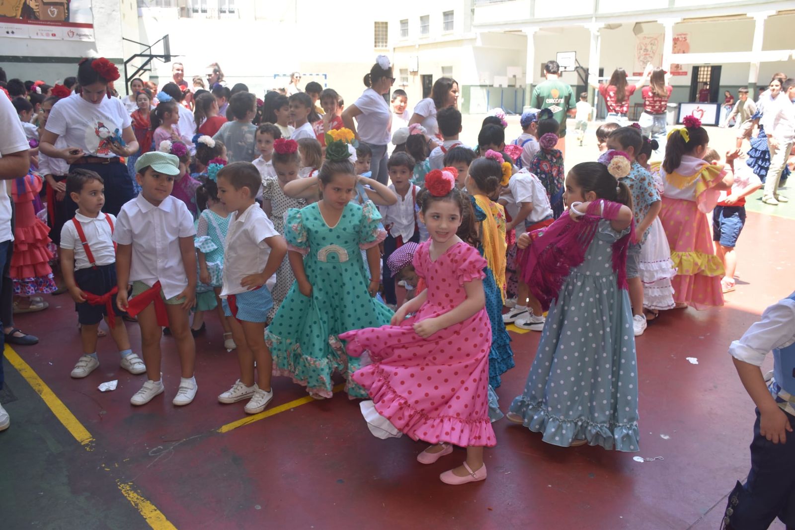 El Colegio de San Agustín disfruta de una feliz jornada solidaria con su Cruz de Mayo