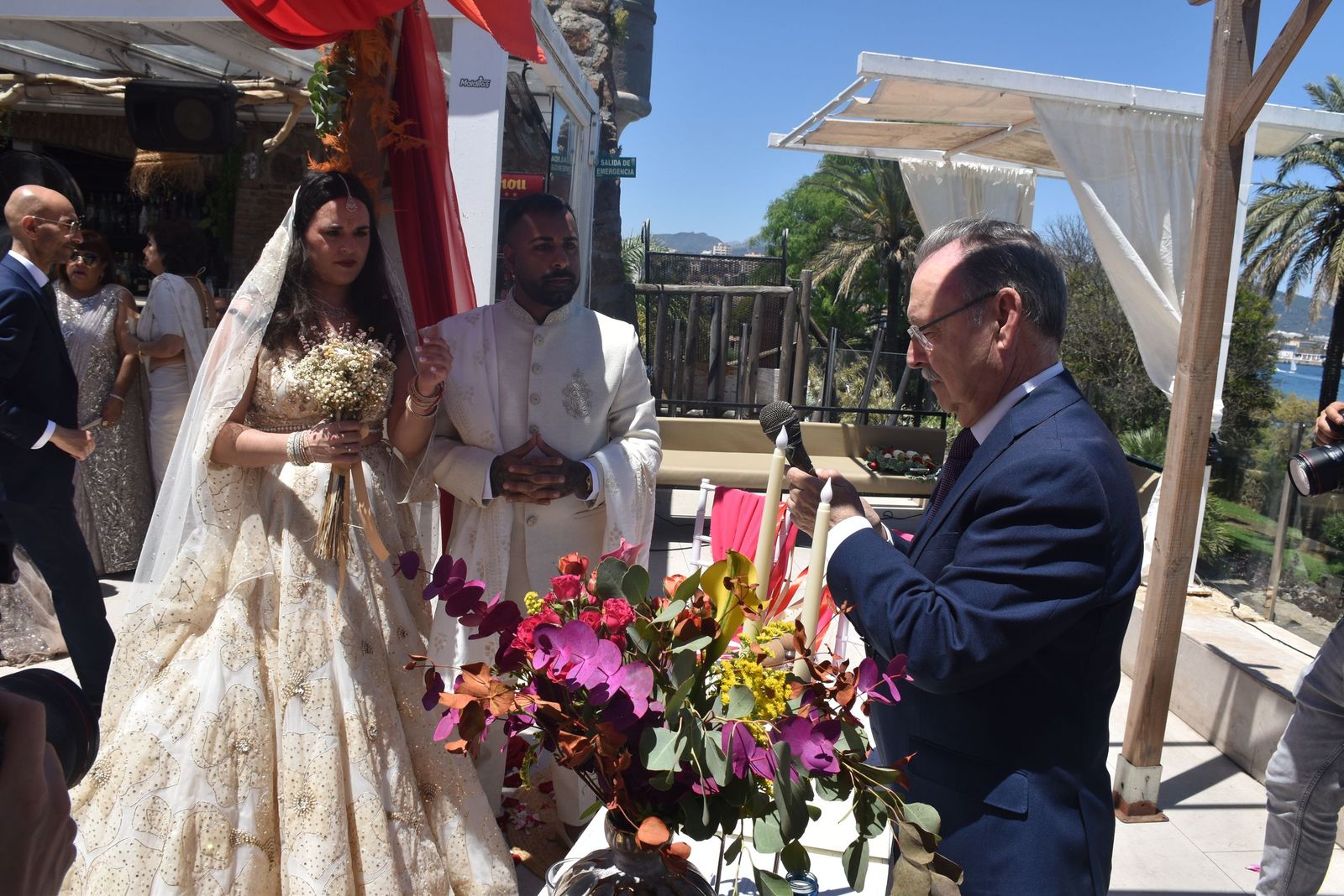 Direk y Rocío sellan su amor bajo el cielo de Ceuta