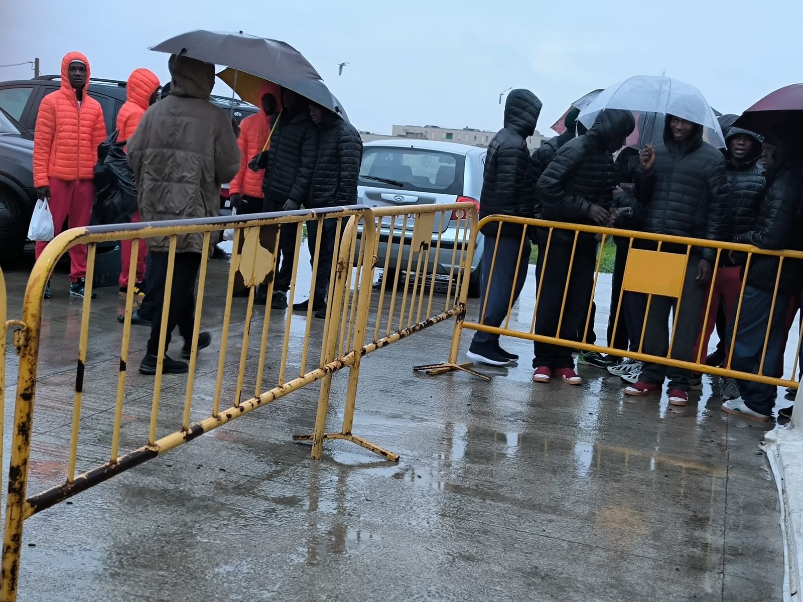 La prensa ceutí disfruta de un delicioso iftar en comunidad y de la mano de Luna Blanca