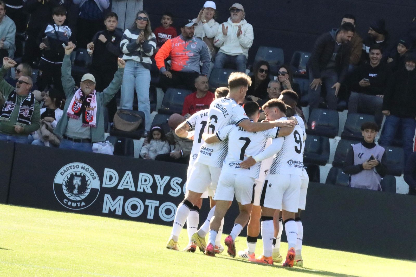 FOTOGALERÍA | Así se vivio la sexta victoria ceutí en el Alfonso Murube